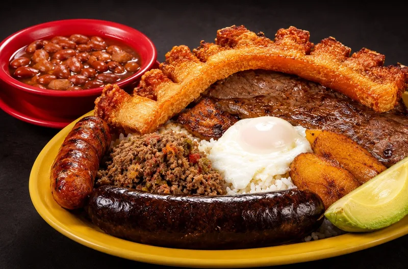 Montañera Latinos / Traditional Colombian Platter